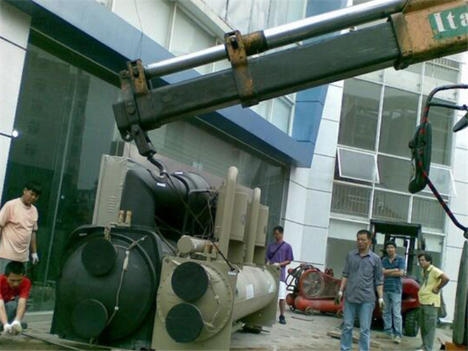 定襄县随车吊和汽车吊的核心区别是什么？哪种更省钱？