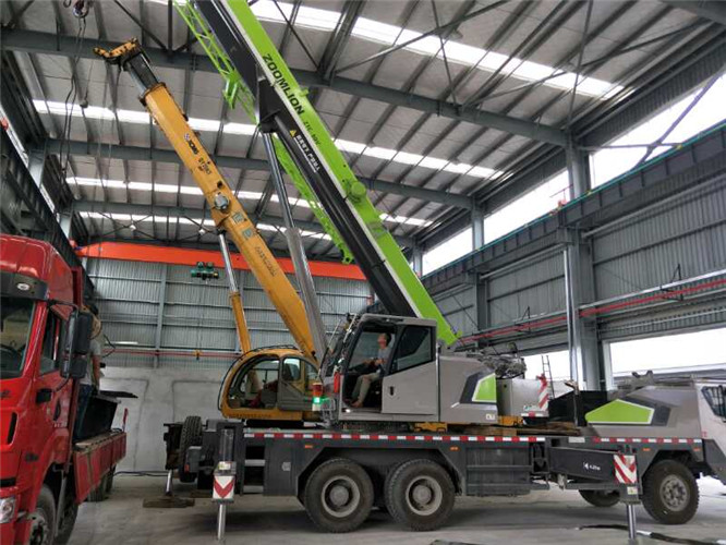 定襄县高空车出租需要注意哪些安全事项？