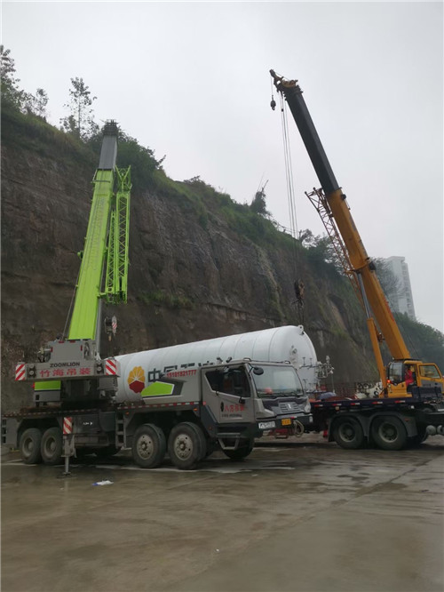 定襄县“不怕风雨冻”—— 吊车的 “恶劣环境适应” 技术